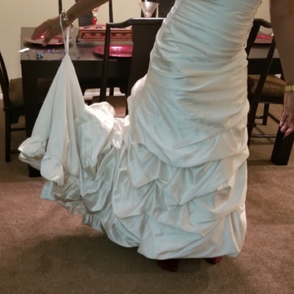 Allure Bridals Wedding Dress - Picture 7 of 8